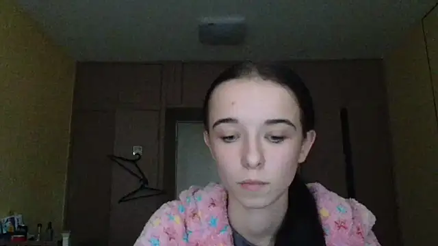 Snapshot of Emilia_Light chatting on 13, 10, 2025 Emilia Light online show from 13, 10, 2025