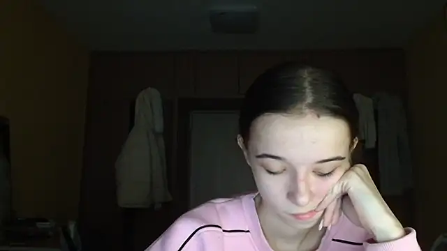 Snapshot of Emilia_Light chatting on 27, 10, 2025 Emilia Light online show from 27, 10, 2025