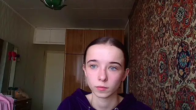 Snapshot of Emilia_Light chatting on 25, 10, 2025 Emilia Light online show from 25, 10, 2025