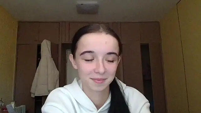 Snapshot of Emilia_Light chatting on 31, 10, 2025 Emilia Light online show from 31, 10, 2025