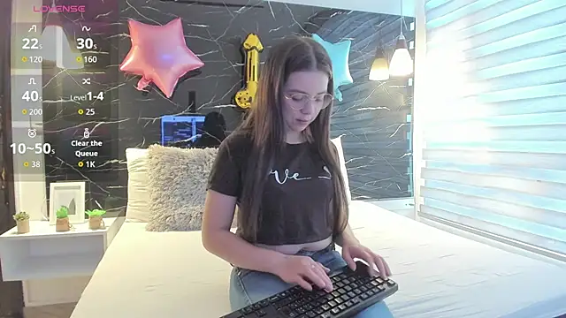 ZOE LE online show from 2, 12, 2025