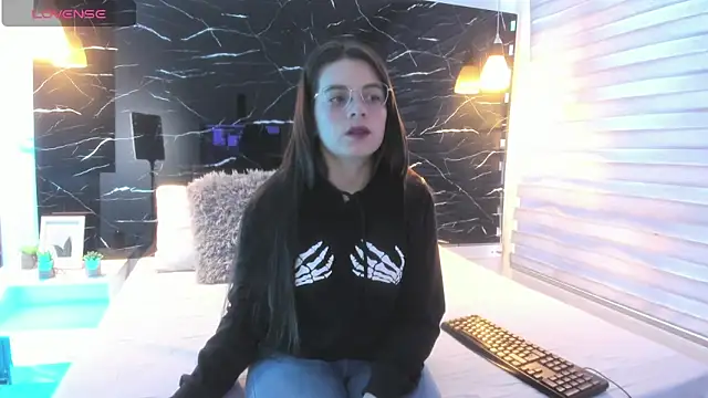 ZOE LE online show from 7, 11, 2025