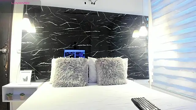 ZOE LE online show from 3, 2, 2026