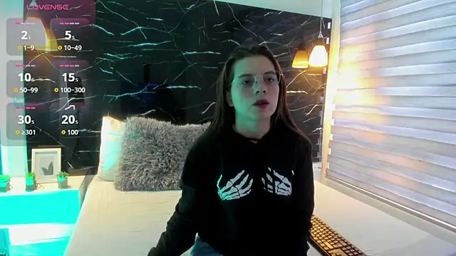 ZOE LE online show from 4, 11, 2025