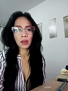 YaraDuartee online show from 7, 11, 2025