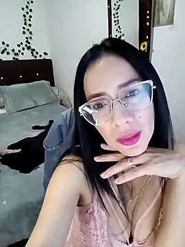 YaraDuartee online show from 3, 11, 2025