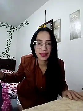 YaraDuartee online show from 4, 11, 2025