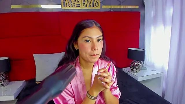 ashlye collins online show from 9, 10, 2025