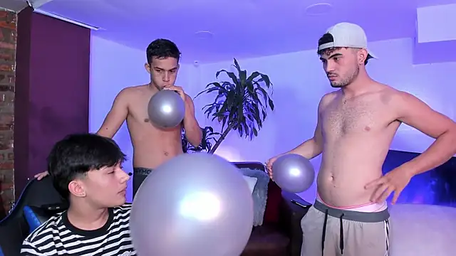 Snapshot of Spaceboys18 chatting on 15, 10, 2025 Spaceboys18 online show from 15, 10, 2025