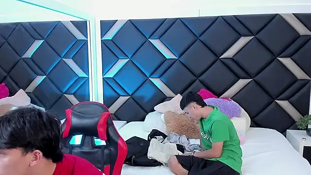 Snapshot of Spaceboys18 chatting on 15, 11, 2025 Spaceboys18 online show from 15, 11, 2025