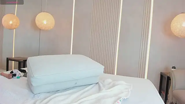 beca winn online show from 8, 11, 2025