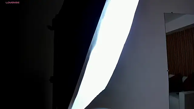 Caroline Millerr online show from 29, 11, 2025