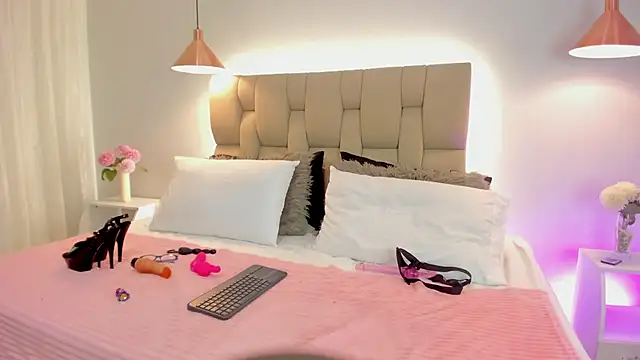 Snapshot of Angelina_Roa chatting on 5, 11, 2025 Angelina Roa online show from 5, 11, 2025