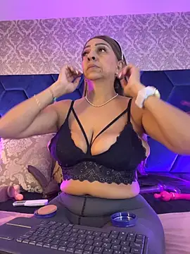 Angelina Roa online show from 8, 5, 2026