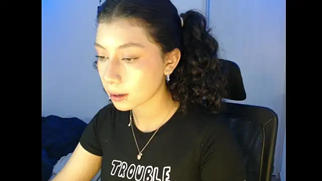 Ivonnybonn online show from 8, 11, 2025