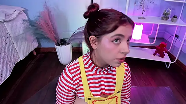 KathiaSaenz  online show from 2, 10, 2025