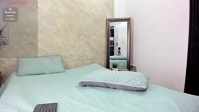 Chanel-munoz online show from 15, 10, 2025