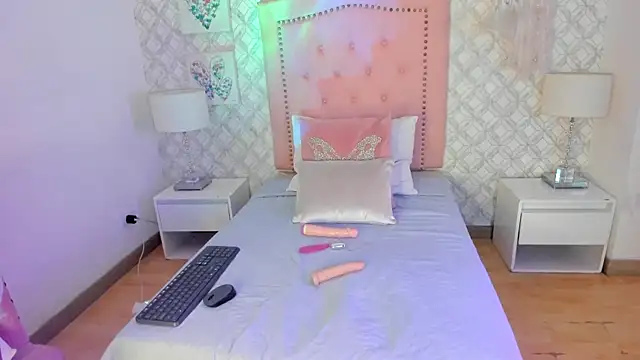 Snapshot of Aria_Star7 chatting on 11, 10, 2025 Aria Star7 online show from 11, 10, 2025