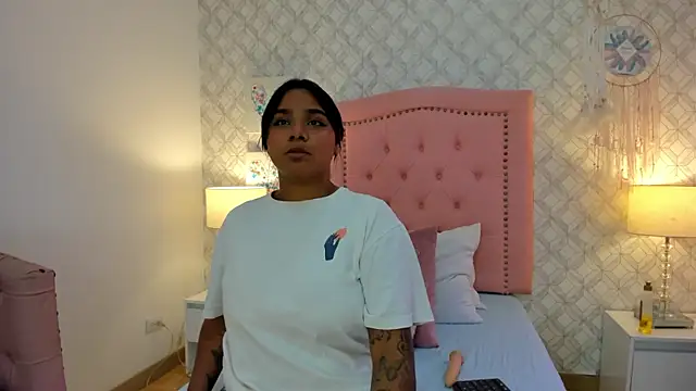 Snapshot of Aria_Star7 chatting on 14, 10, 2025 Aria Star7 online show from 14, 10, 2025