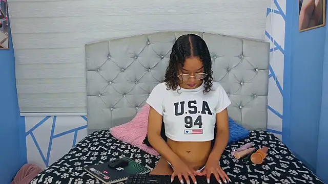 sweet naomy01 online show from 4, 11, 2025