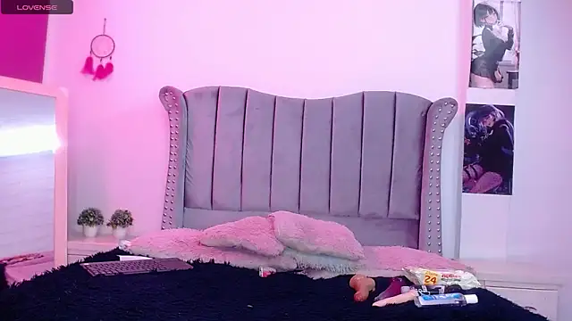 sweet naomy01 online show from 25, 11, 2025