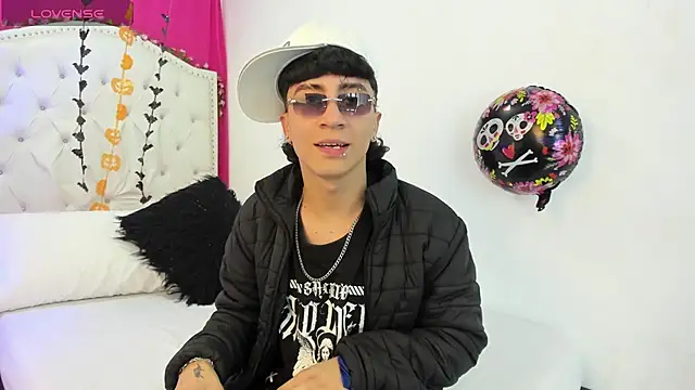 XaanderGrey online show from 14, 10, 2025