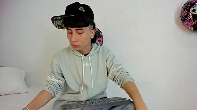 XaanderGrey online show from 9, 10, 2025