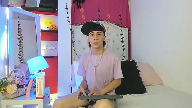 XaanderGrey online show from 30, 10, 2025