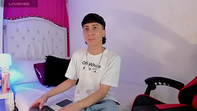 XaanderGrey online show from 5, 11, 2025