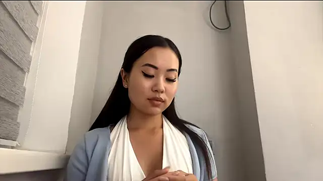 Snapshot of Ur_neighbor_Kira chatting on 9, 10, 2025 Ur neighbor Kira online show from 9, 10, 2025