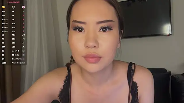 Ur neighbor Kira online show from 10, 4, 2026