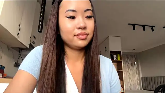 Snapshot of Ur_neighbor_Kira chatting on 13, 10, 2025 Ur neighbor Kira online show from 13, 10, 2025