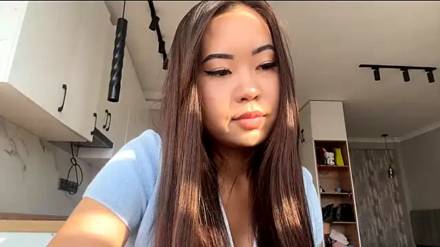 Snapshot of Ur_neighbor_Kira chatting on 24, 10, 2025 Ur neighbor Kira online show from 24, 10, 2025