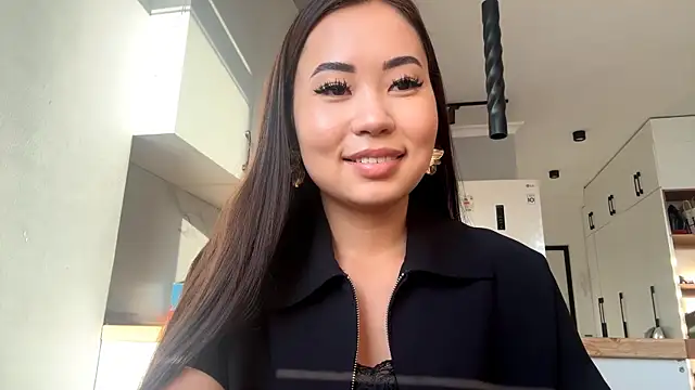 Snapshot of Ur_neighbor_Kira chatting on 6, 10, 2025 Ur neighbor Kira online show from 6, 10, 2025