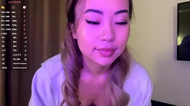 Ur neighbor Kira online show from 1, 3, 2026