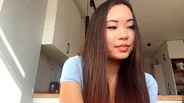 Snapshot of Ur_neighbor_Kira chatting on 8, 10, 2025 Ur neighbor Kira online show from 8, 10, 2025