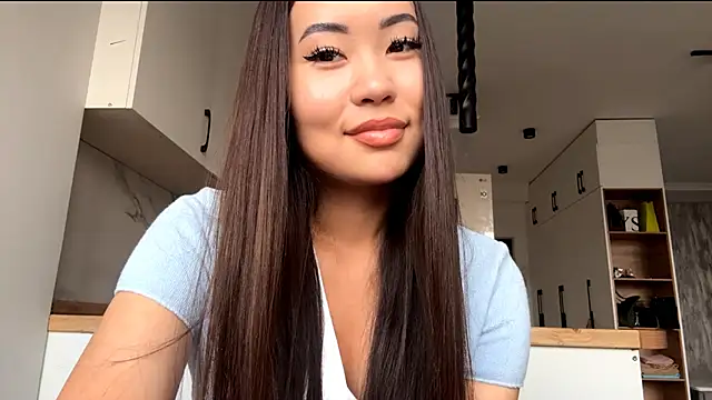 Snapshot of Ur_neighbor_Kira chatting on 12, 10, 2025 Ur neighbor Kira online show from 12, 10, 2025