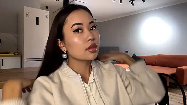 Snapshot of Ur_neighbor_Kira chatting on 2, 11, 2025 Ur neighbor Kira online show from 2, 11, 2025