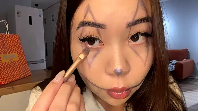 Snapshot of Ur_neighbor_Kira chatting on 31, 10, 2025 Ur neighbor Kira online show from 31, 10, 2025