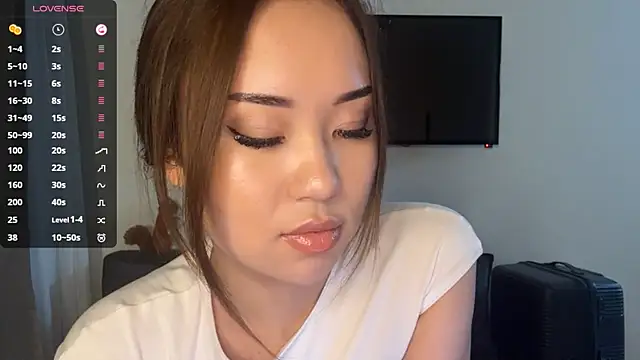 Ur neighbor Kira online show from 28, 5, 2026