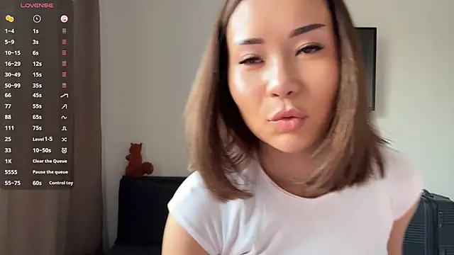 Ur neighbor Kira online show from 17, 5, 2026