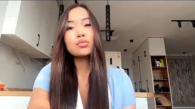 Snapshot of Ur_neighbor_Kira chatting on 22, 10, 2025 Ur neighbor Kira online show from 22, 10, 2025