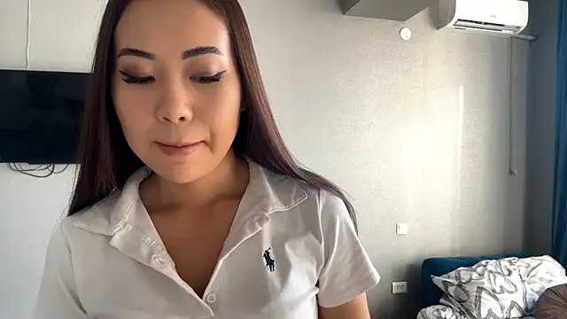 Snapshot of Ur_neighbor_Kira chatting on 26, 11, 2025 Ur neighbor Kira online show from 26, 11, 2025