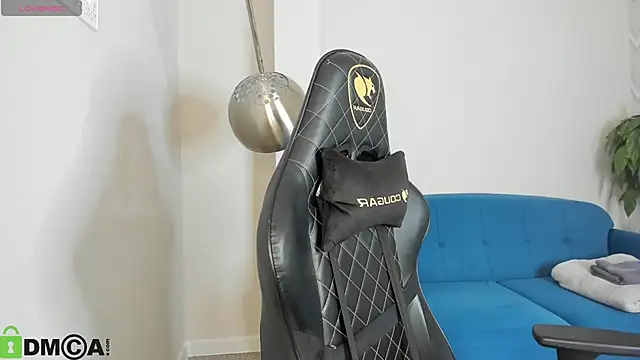 KarinaBroks online show from 2, 12, 2025