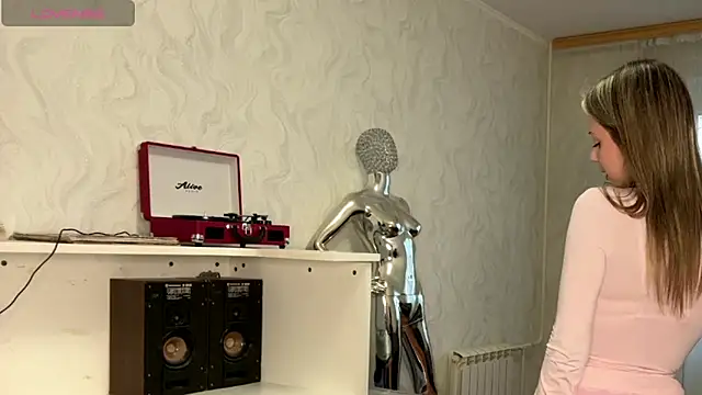 LindyEckland online show from 6, 4, 2026