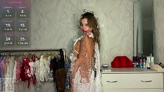 LindyEckland online show from 4, 11, 2025