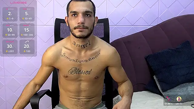 Snapshot of JacksonBee chatting on 15, 10, 2025 JacksonBee online show from 15, 10, 2025