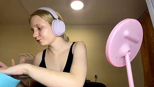 xX Looola Xx online show from 18, 10, 2025