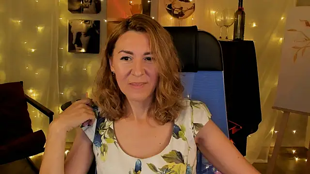 Snapshot of DonnaSmitth chatting on 13, 10, 2025 DonnaSmitth online show from 13, 10, 2025