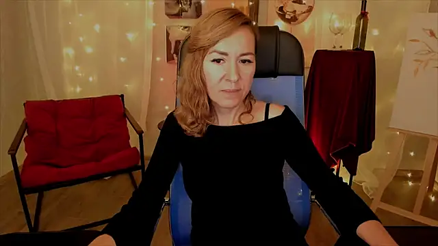 Snapshot of DonnaSmitth chatting on 11, 11, 2025 DonnaSmitth online show from 11, 11, 2025